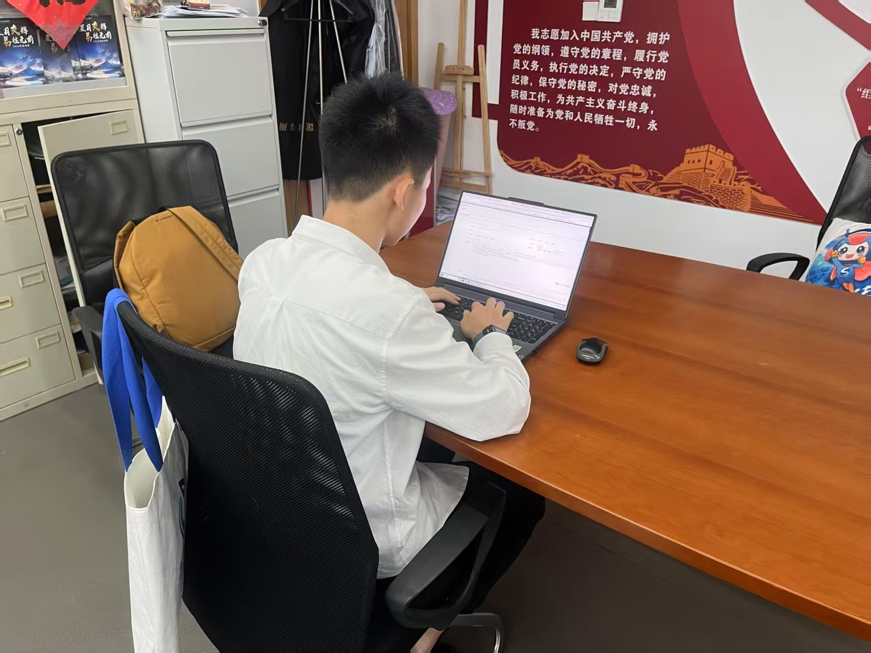 胡君浩.jpg